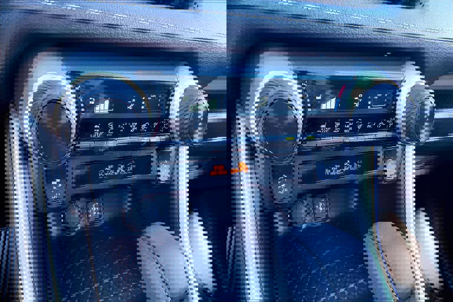 Used 2024 Toyota RAV4 LE image 31