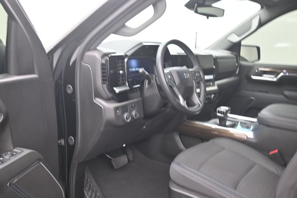 Used 2024 Chevrolet Silverado 1500 RST RWD image 9