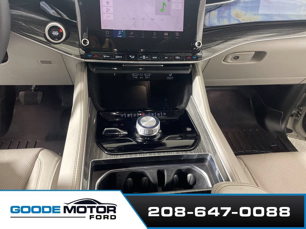 Used 2022 Jeep Wagoneer Series II AWD/4WD image 17
