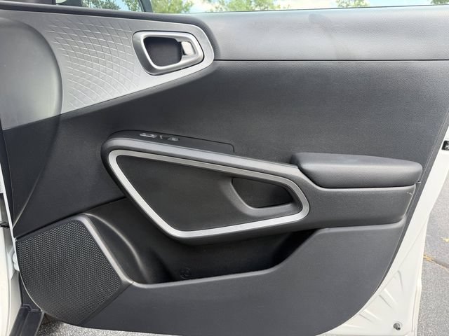 Certified 2025 Kia Soul LX w/ LX Technology Package FWD image 33