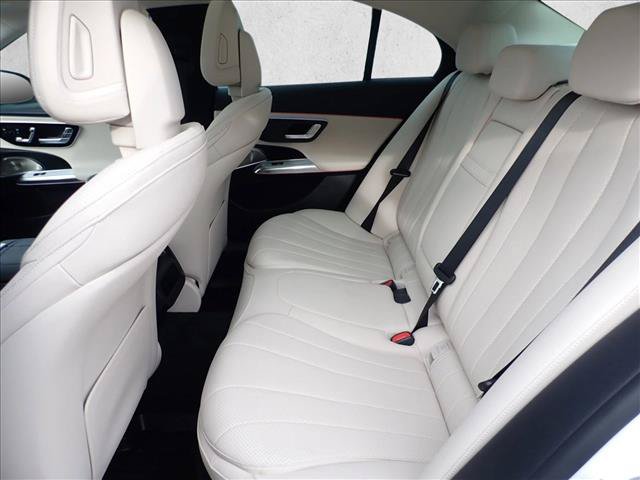 Used 2025 Mercedes-Benz E 350 4MATIC Sedan image 8