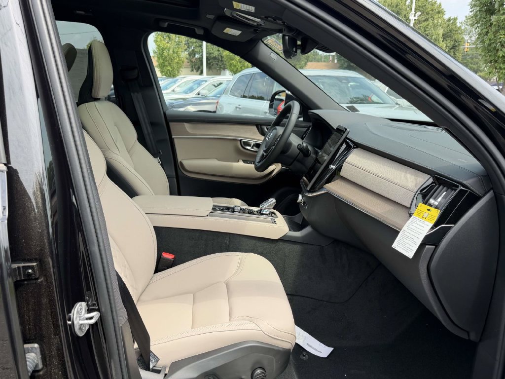 New 2026 Volvo XC90 B6 Plus w/ Protection Package Premier AWD/4WD image 11