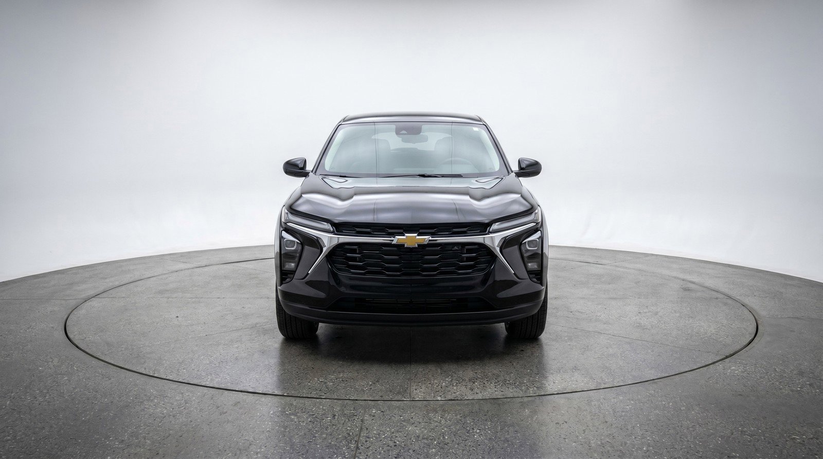 Used 2025 Chevrolet Trax LT FWD image 2