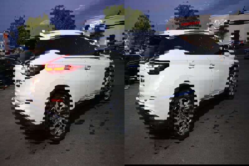 Used 2021 Nissan Murano SL w/ SL Moonroof Package image 12