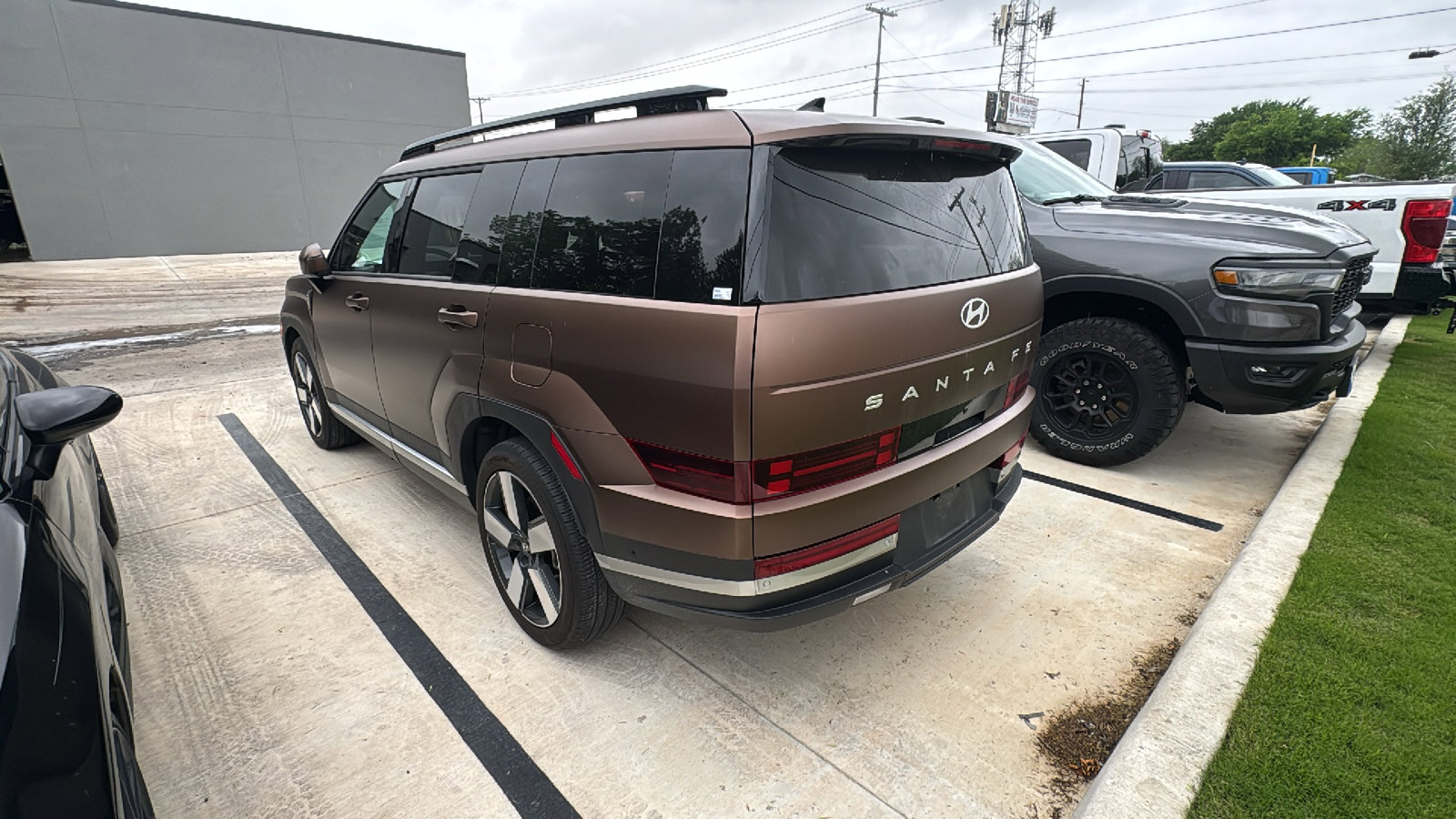 Used 2024 Hyundai Santa Fe Limited image 6