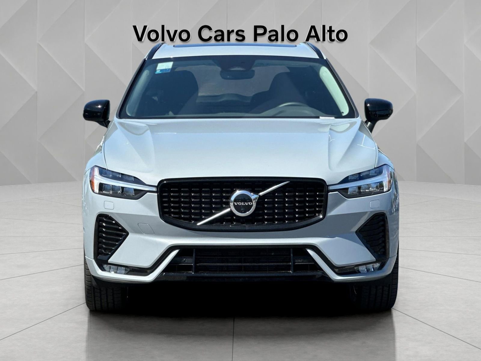 Certified 2025 Volvo XC60 B5 Plus AWD/4WD image 15