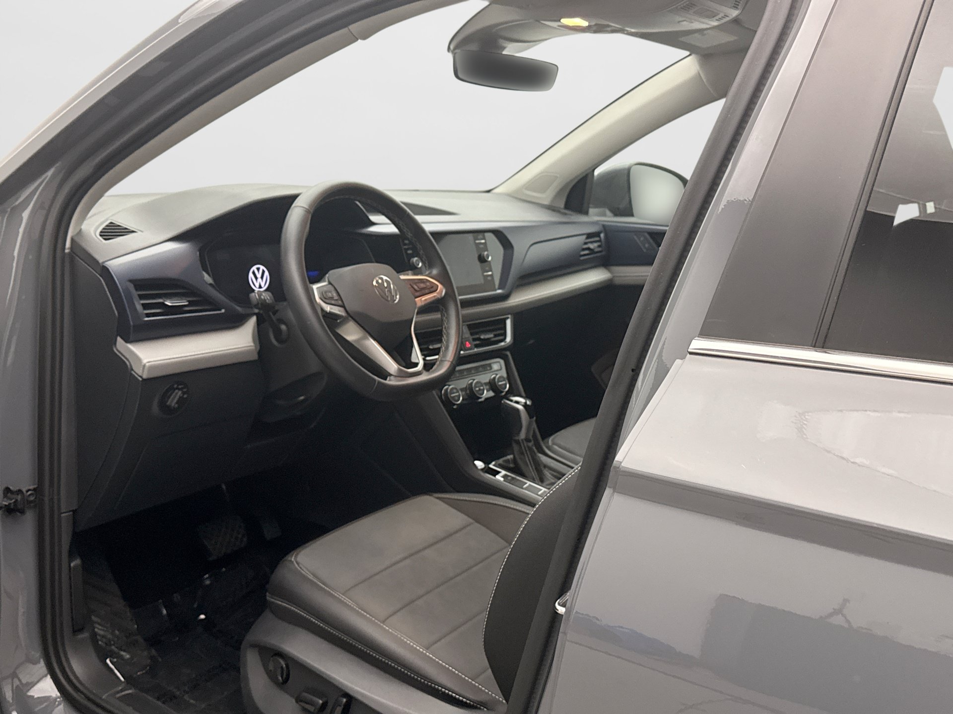 Used 2024 Volkswagen Taos SE FWD image 10