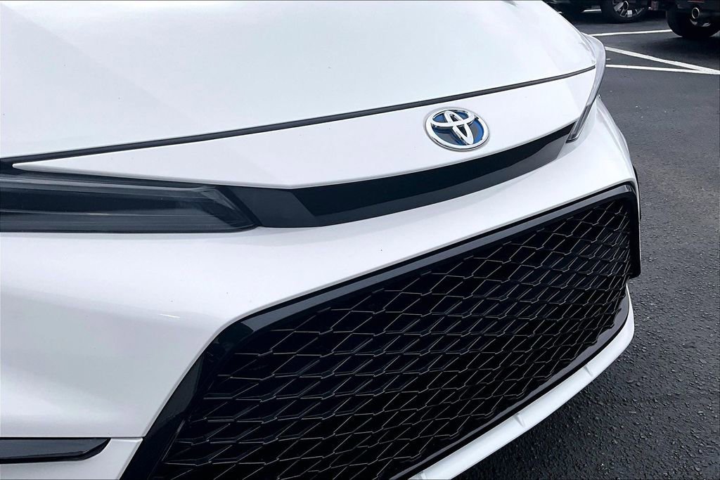 Used 2023 Toyota Corolla SE w/ SE Package image 31