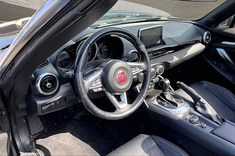 Used 2017 FIAT 124 Spider Lusso RWD image 10