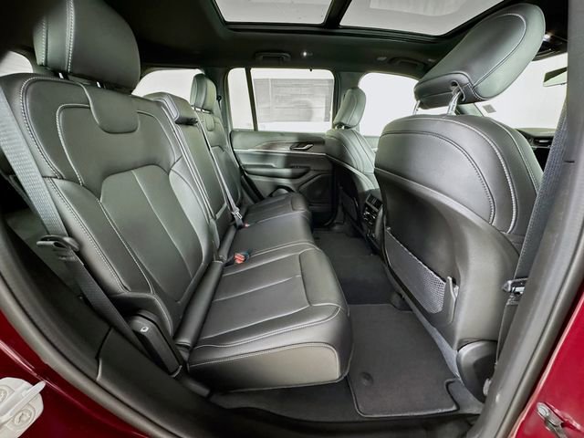New 2025 Jeep Grand Cherokee Limited w/ Luxury Tech Group II image 31