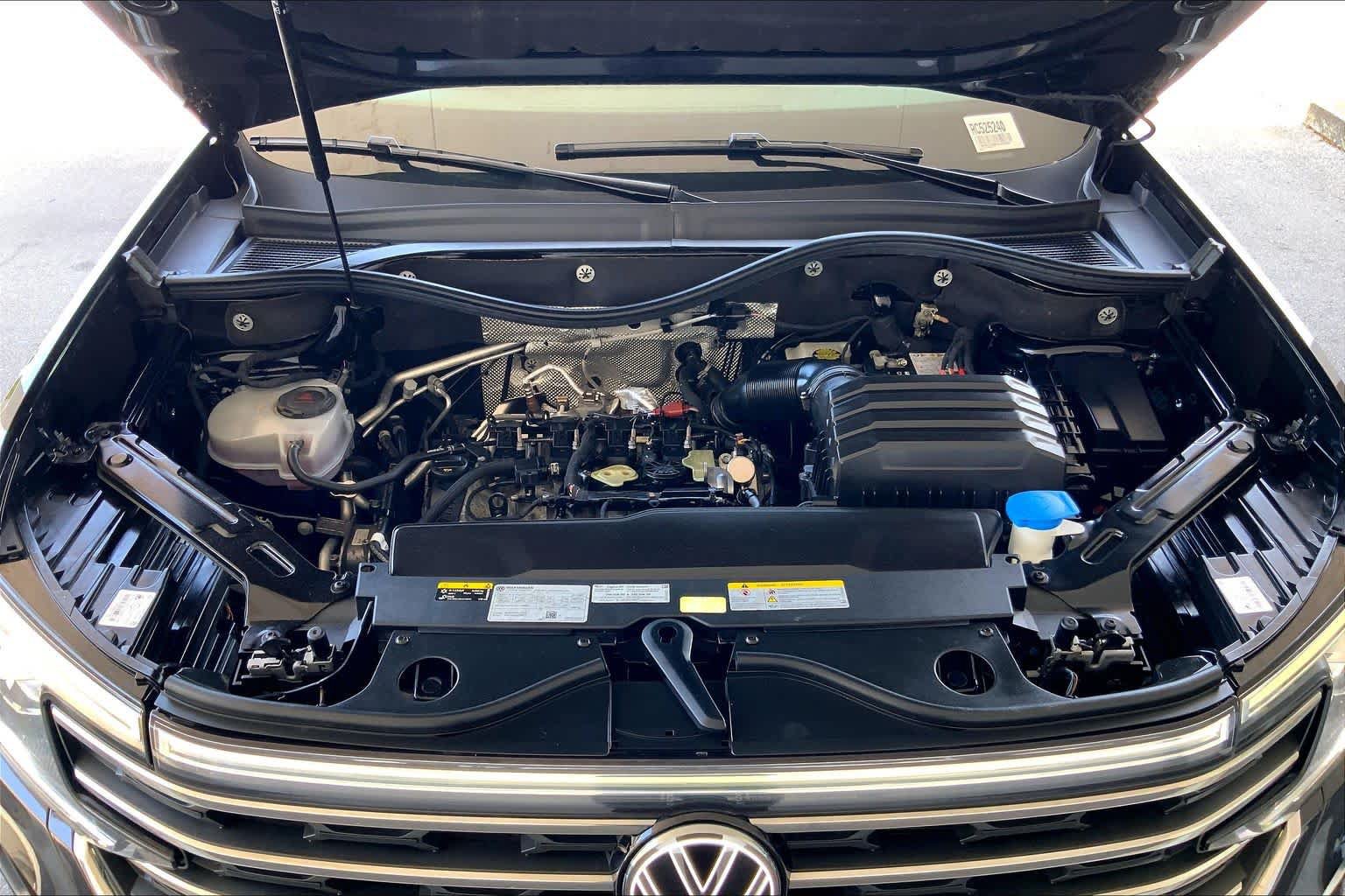 Used 2024 Volkswagen Atlas SE AWD/4WD image 32