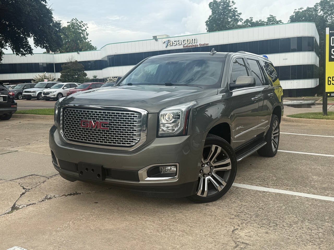 Used 2017 GMC Yukon Denali w/ Open Road Package RWD image 2