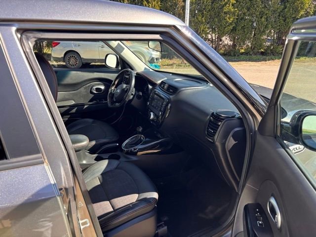 Used 2019 Kia Soul ! FWD image 10