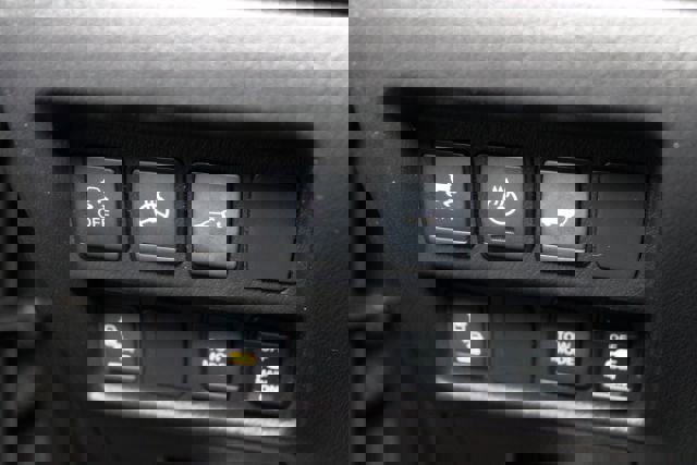 Used 2018 Nissan Pathfinder SL w/ Midnight Edition Package image 21