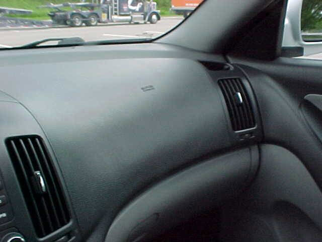 Used 2010 Hyundai Elantra GLS image 17