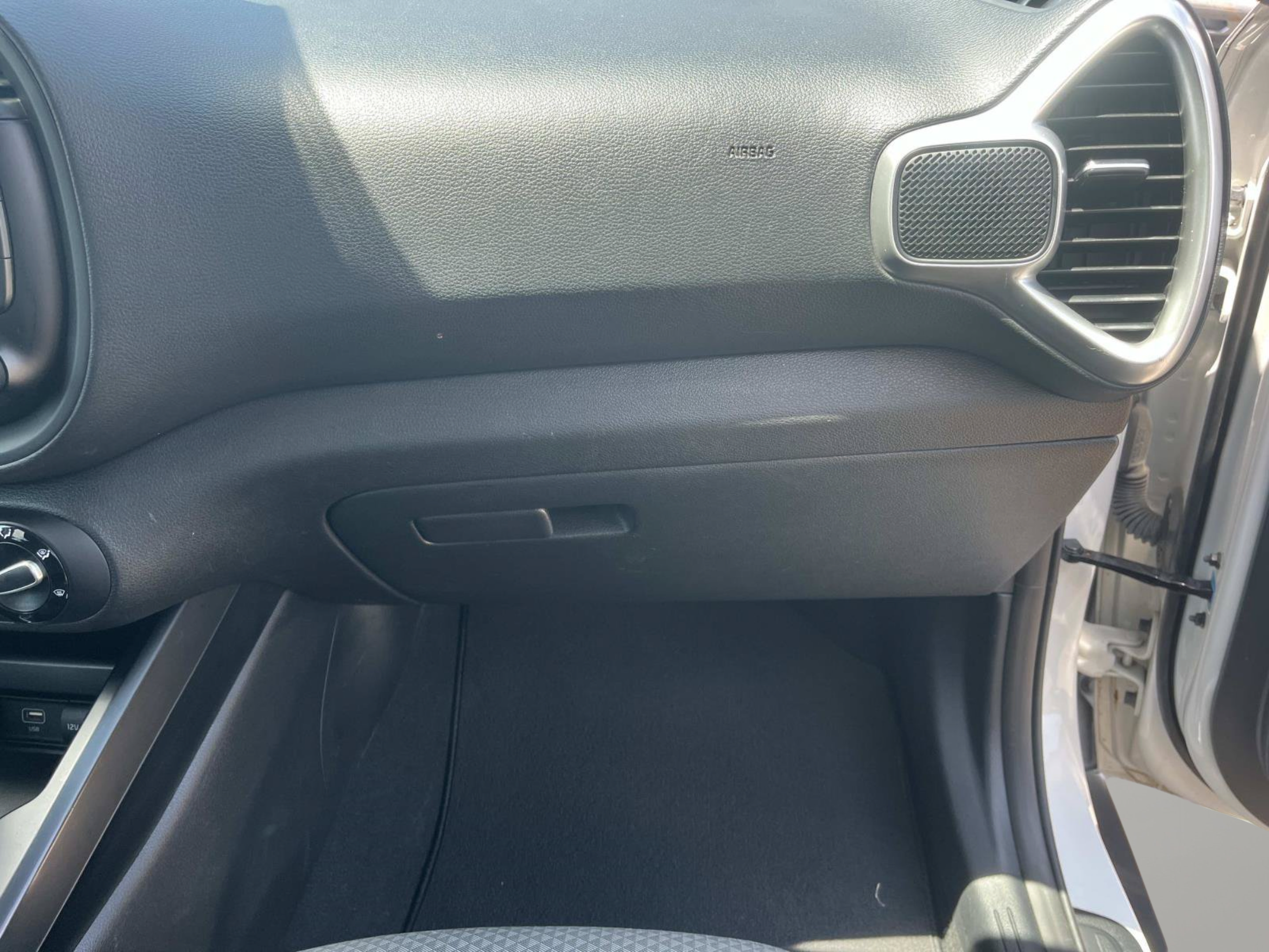 Used 2023 Kia Soul LX w/ Option Group 015 FWD image 21