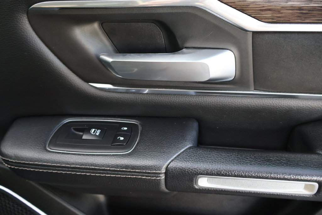 Used 2019 RAM 1500 Laramie AWD/4WD image 47