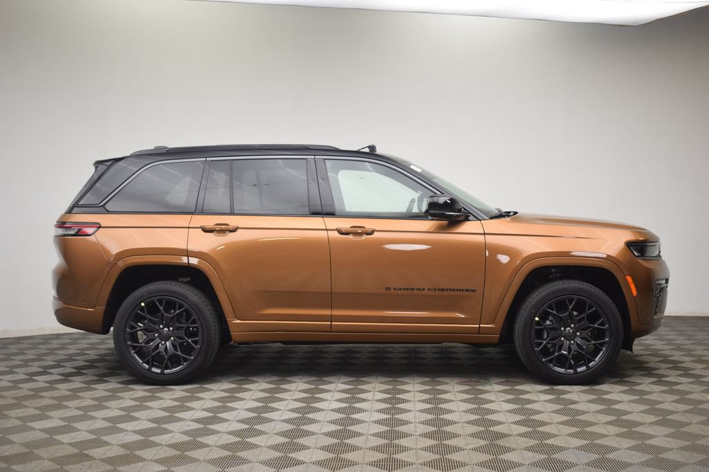 New 2026 Jeep Grand Cherokee Summit w/ Obsidian Package AWD/4WD image 3