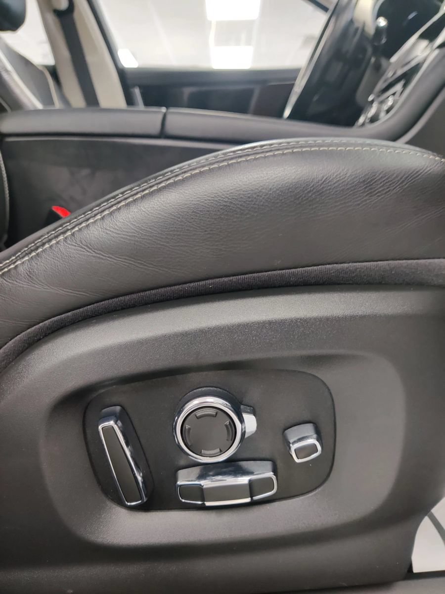 Used 2016 Jaguar XJ AWD/4WD image 16