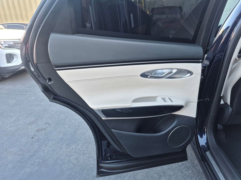 Used 2023 Genesis GV70 2.5T AWD/4WD image 22