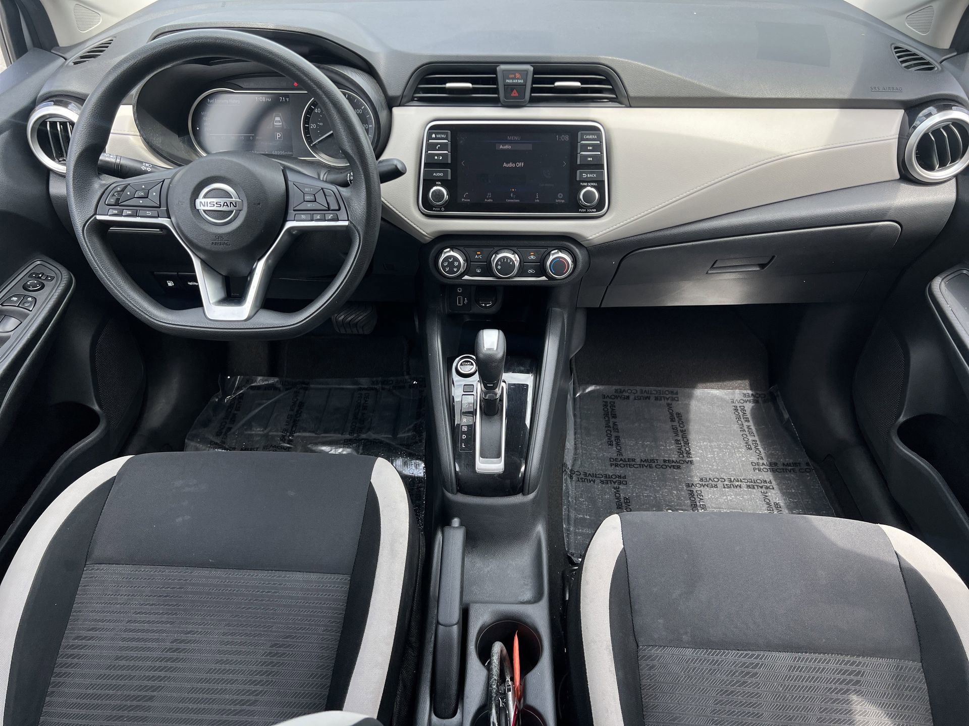 Used 2021 Nissan Versa SV image 2