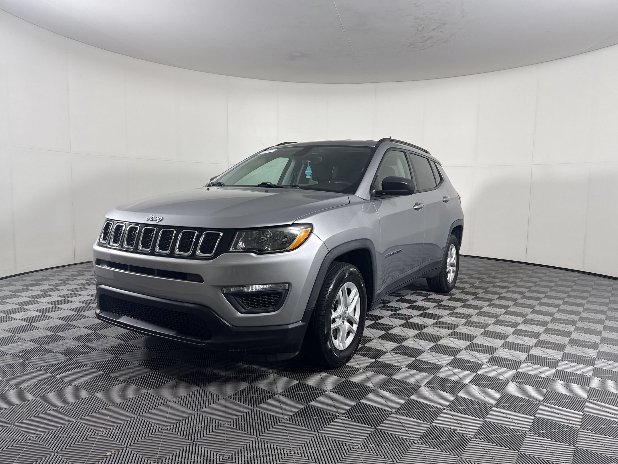 Used 2018 Jeep Compass Sport w/ Tech Group FWD image 1