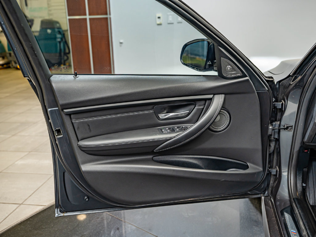 Used 2018 BMW M3 RWD image 24