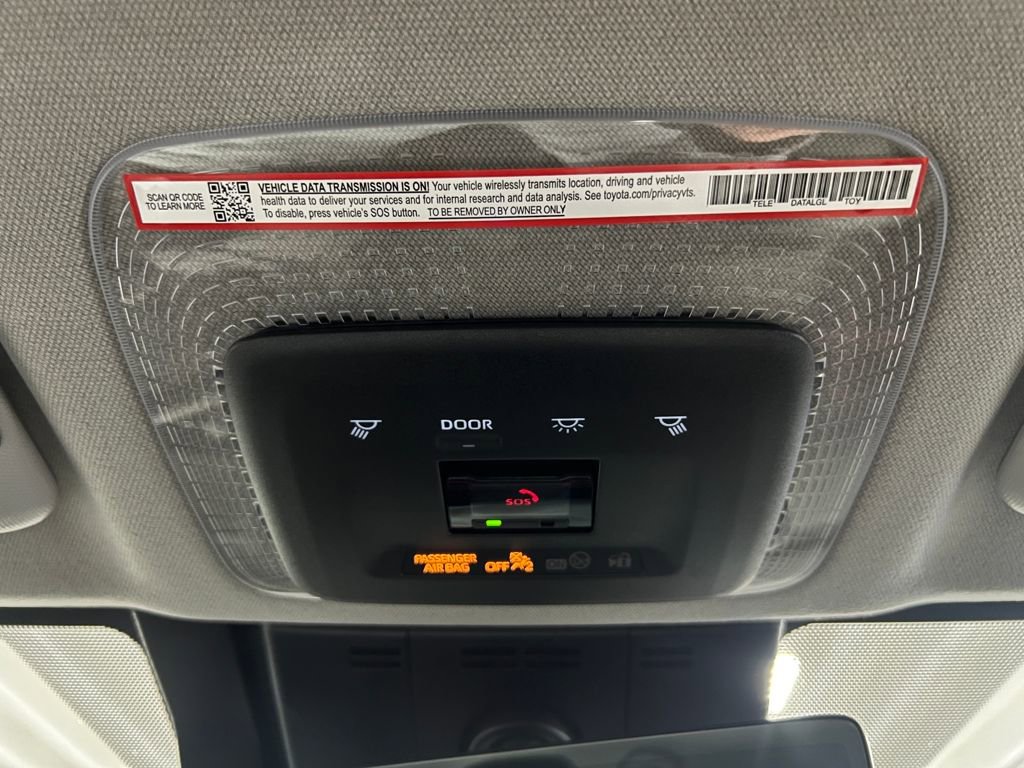 Used 2025 Toyota Prius XSE Premium image 32