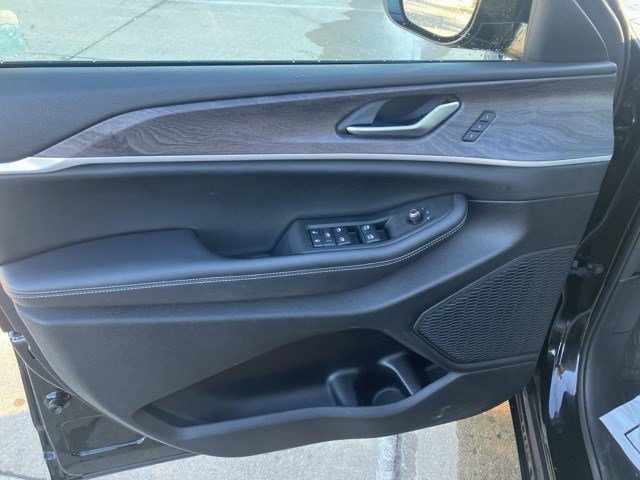 Certified 2023 Jeep Grand Cherokee L Limited image 9