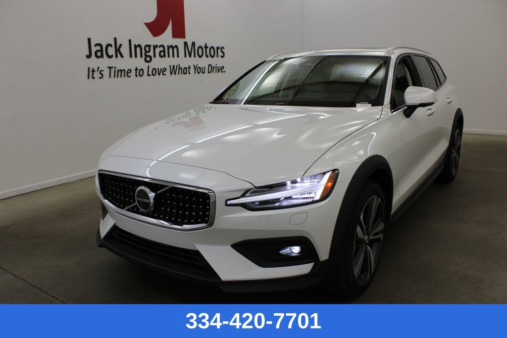 New 2026 Volvo V60 B5 Cross Country Plus w/ Climate Package AWD/4WD image 1
