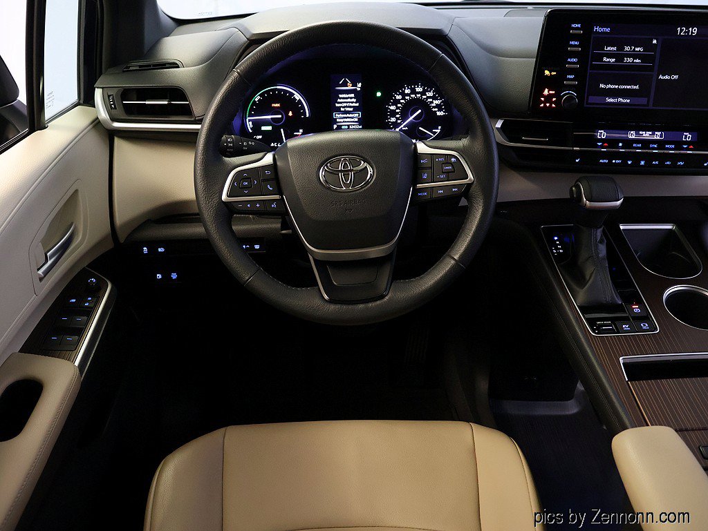 Used 2022 Toyota Sienna XLE FWD image 15