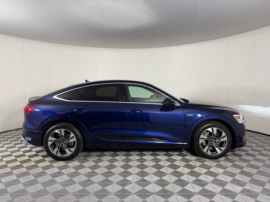 Used 2022 Audi e-tron Premium AWD/4WD image 8