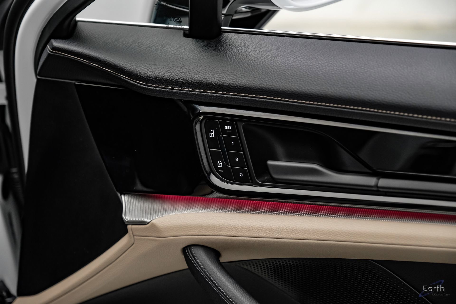 Used 2025 Porsche Panamera w/ Premium Package image 79