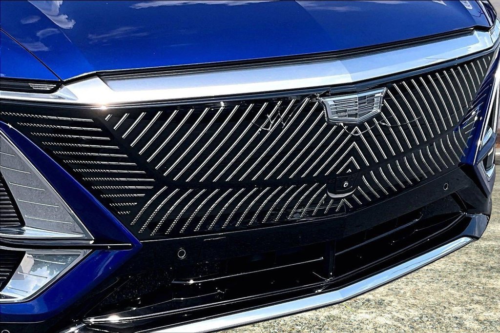 Certified 2024 Cadillac Lyriq Tech w/ Driver Assist Package AWD/4WD image 33