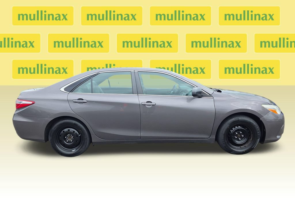 Used 2016 Toyota Camry LE FWD image 2