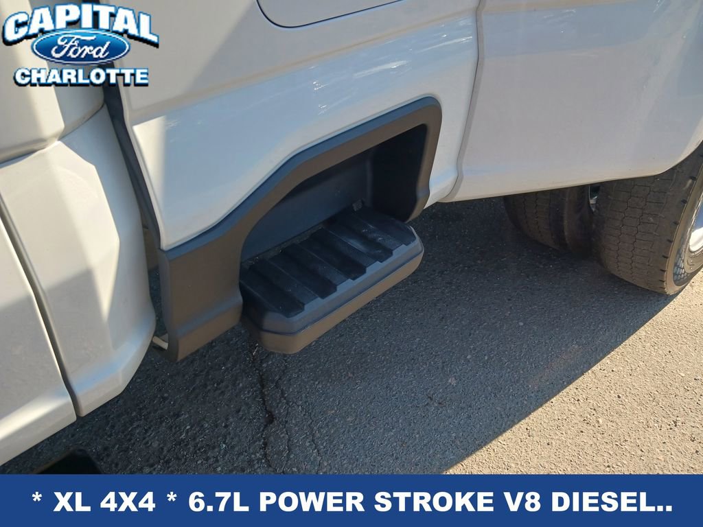 Used 2025 Ford F450 XL w/ XL Chrome Package image 11