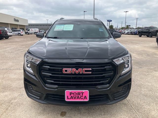 Used 2023 GMC Terrain SLE w/ Driver Convenience Package image 2