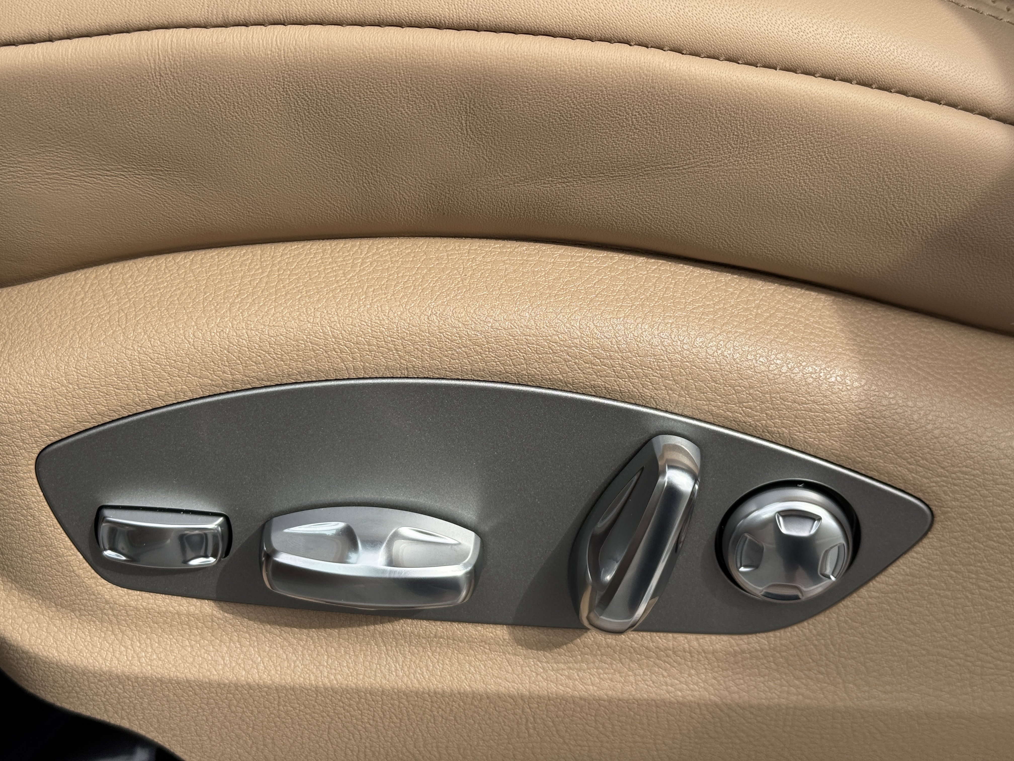 New 2026 Porsche Macan image 25