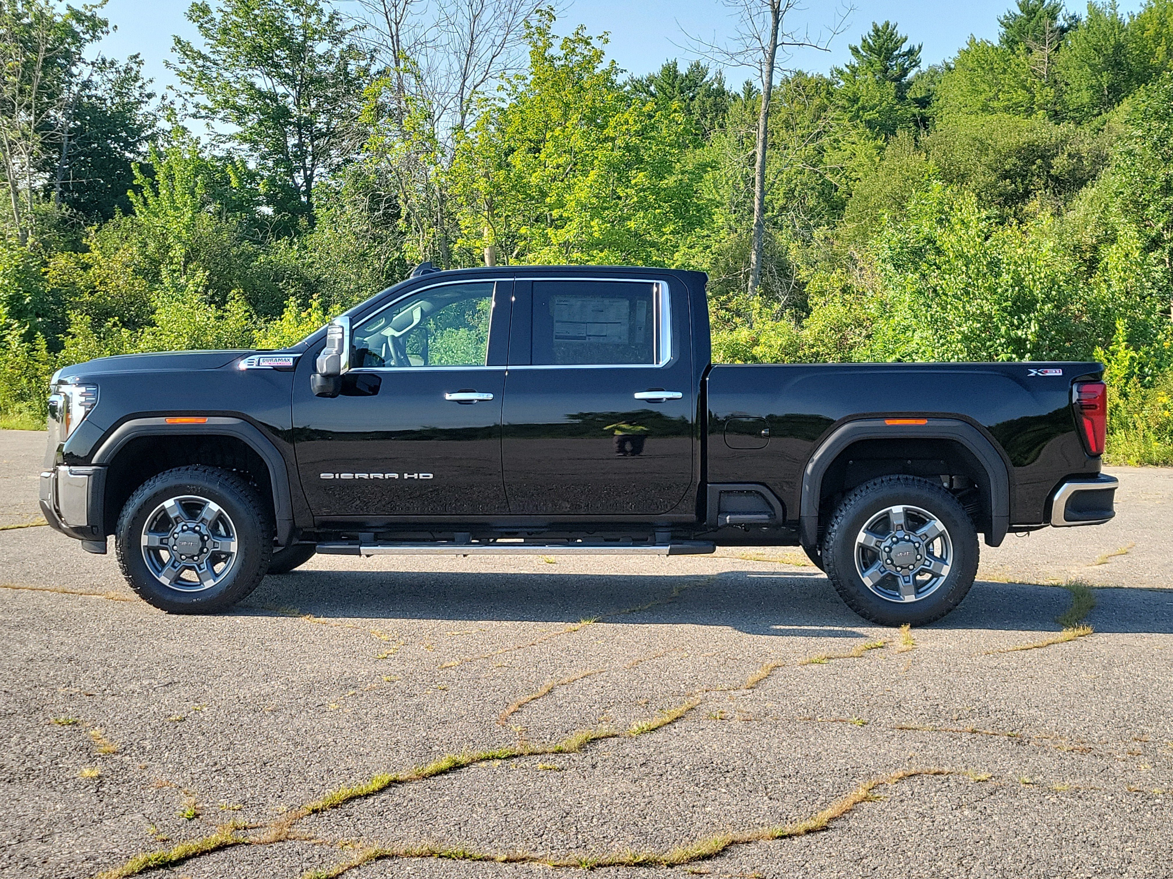 New 2026 GMC Sierra 3500 SLT w/ SLT Premium Package AWD/4WD image 2
