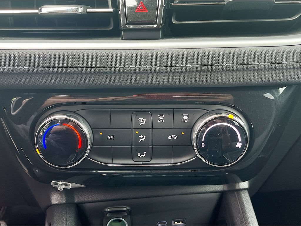 Used 2025 Chevrolet TrailBlazer LT FWD image 16