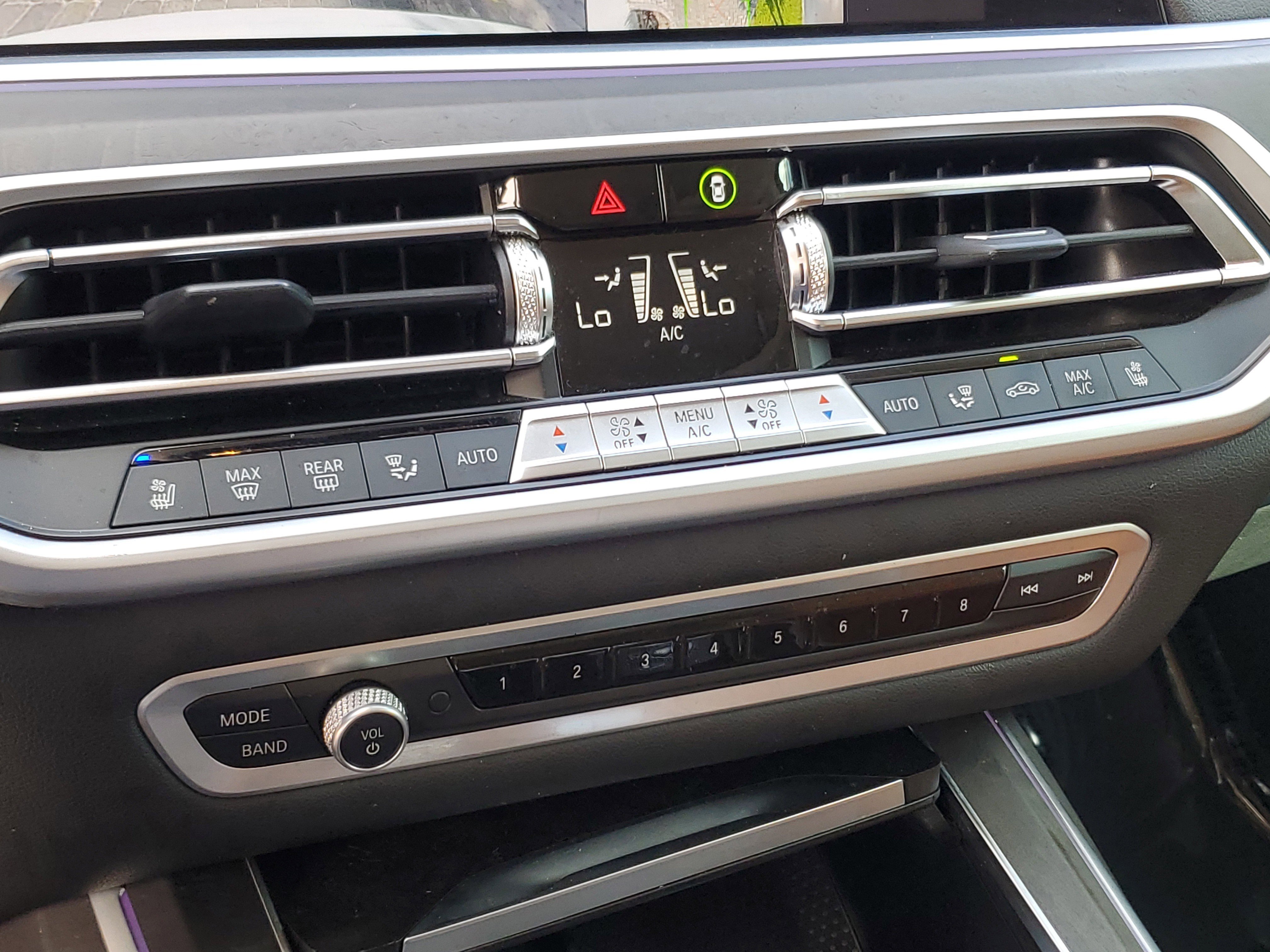 Used 2022 BMW X7 xDrive40i w/ Premium Package image 28