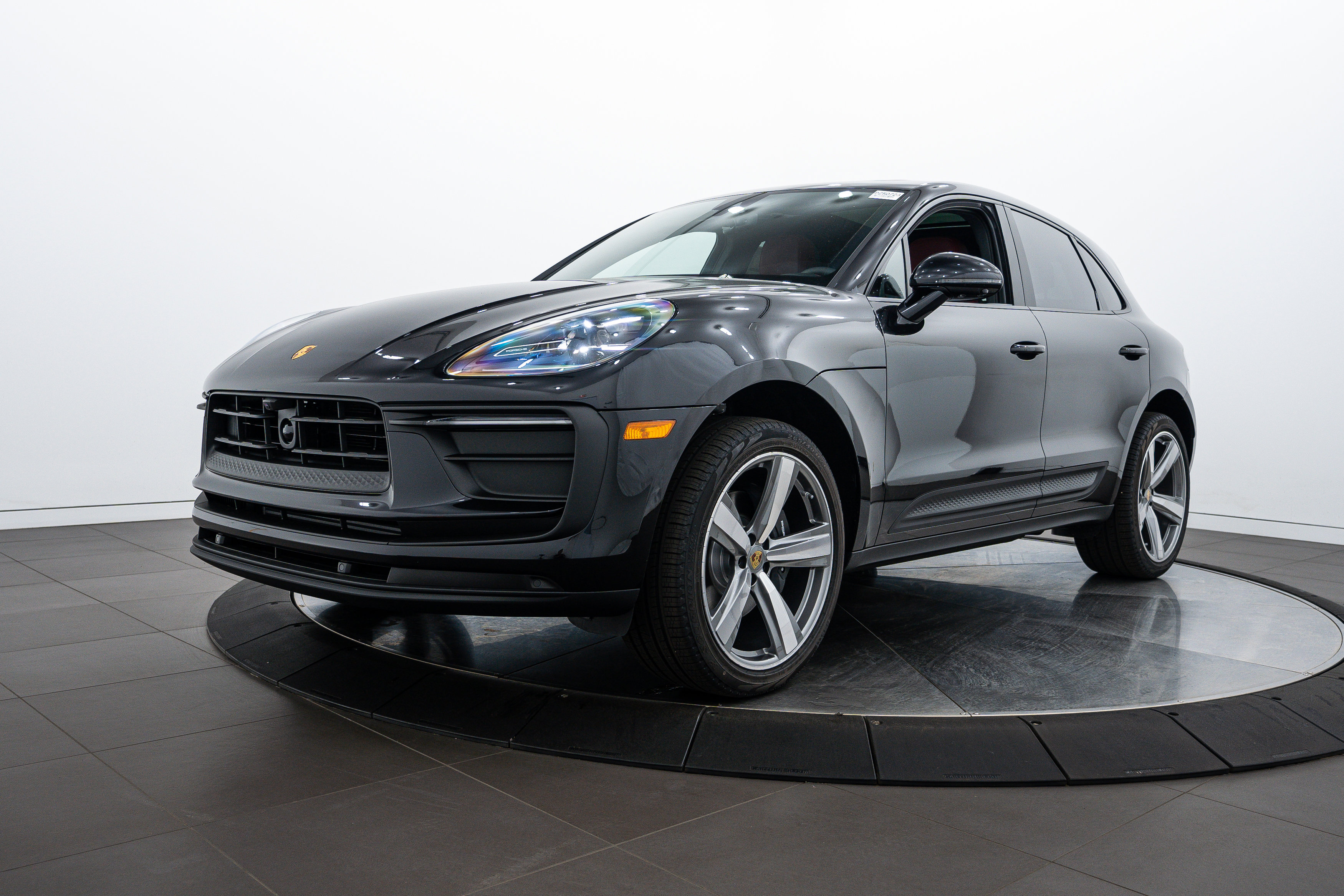 New 2025 Porsche Macan video 1