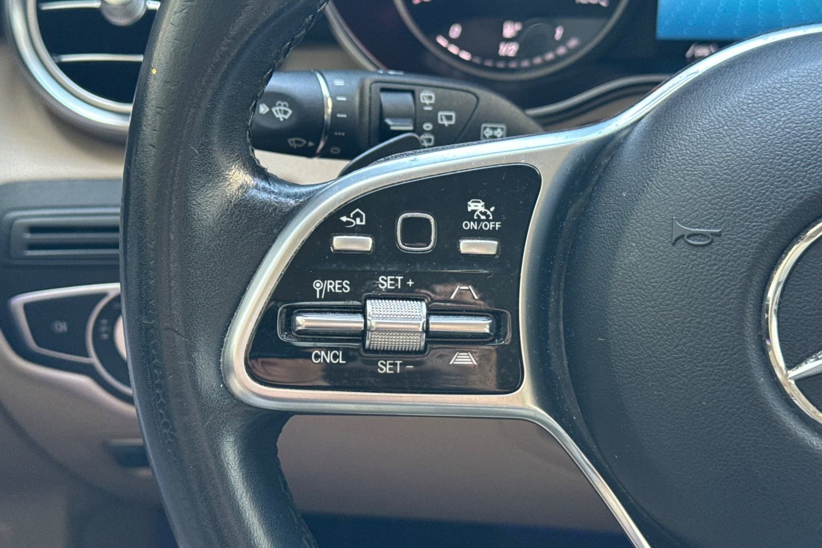 Used 2022 Mercedes-Benz GLC 300 4MATIC image 37