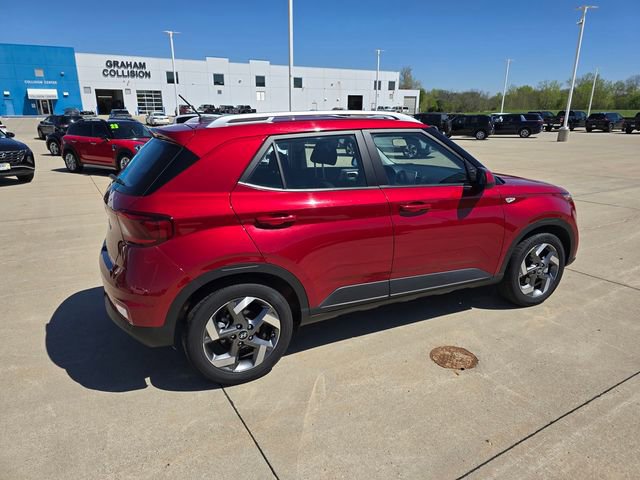 Used 2025 Hyundai Venue SEL FWD image 13