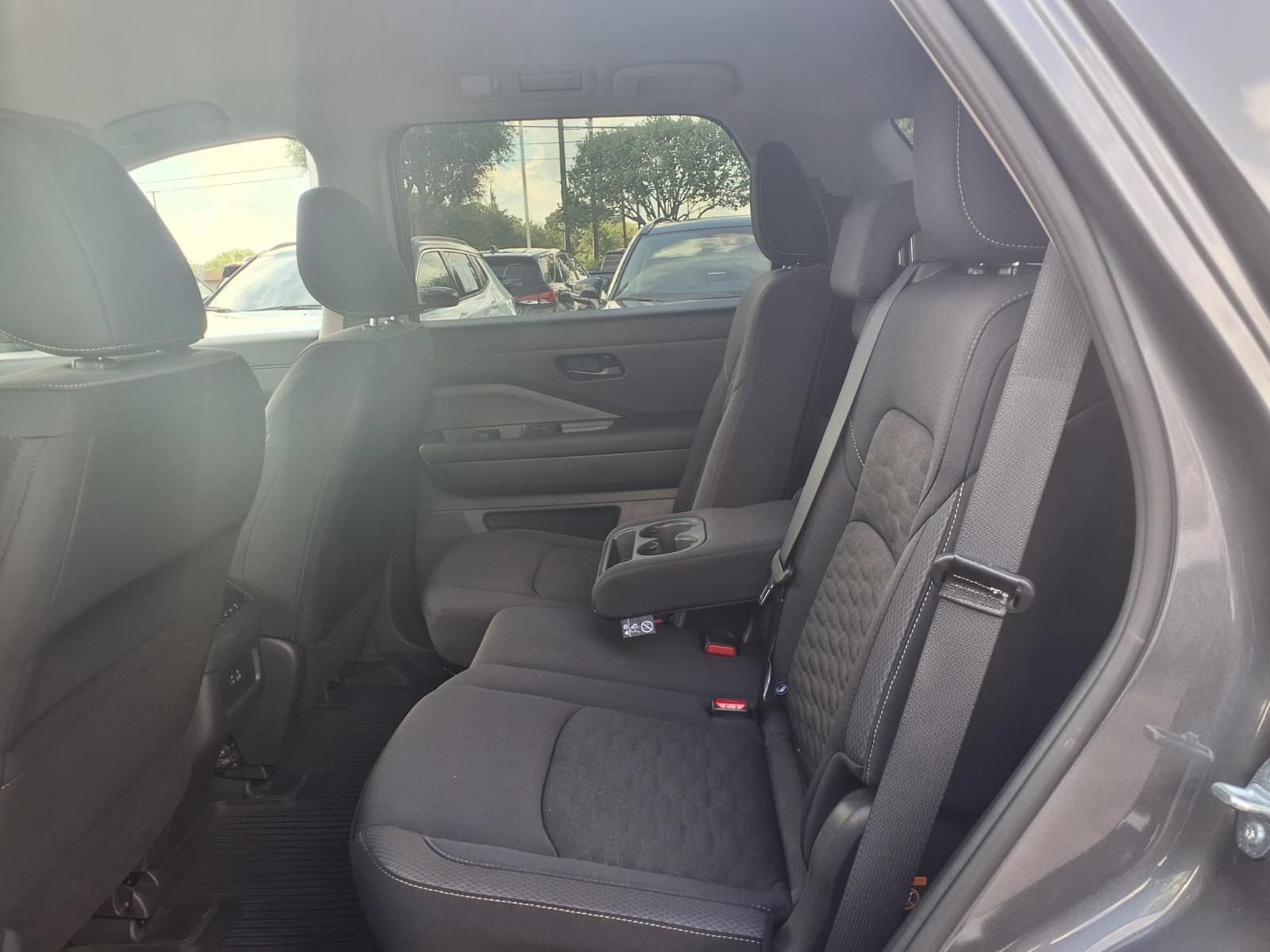 Used 2025 Nissan Pathfinder SV FWD image 18