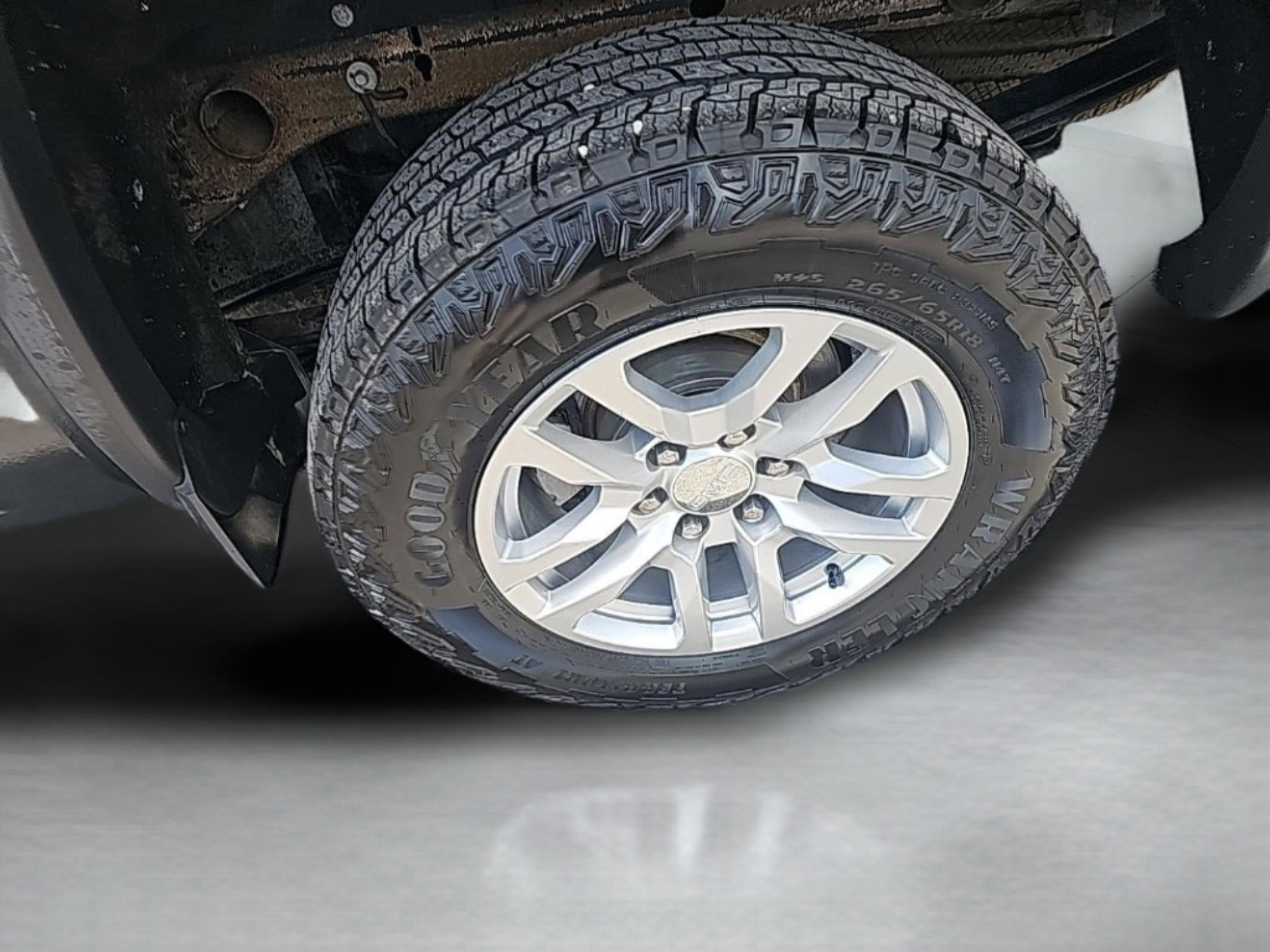 Used 2018 GMC Sierra 1500 SLT w/ Enhanced Driver Alert Package image 8