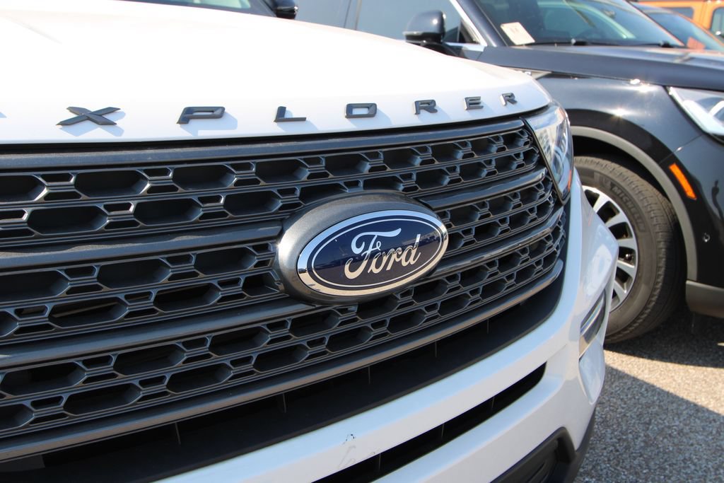 Used 2024 Ford Explorer XLT w/ Equipment Group 202A AWD/4WD image 12