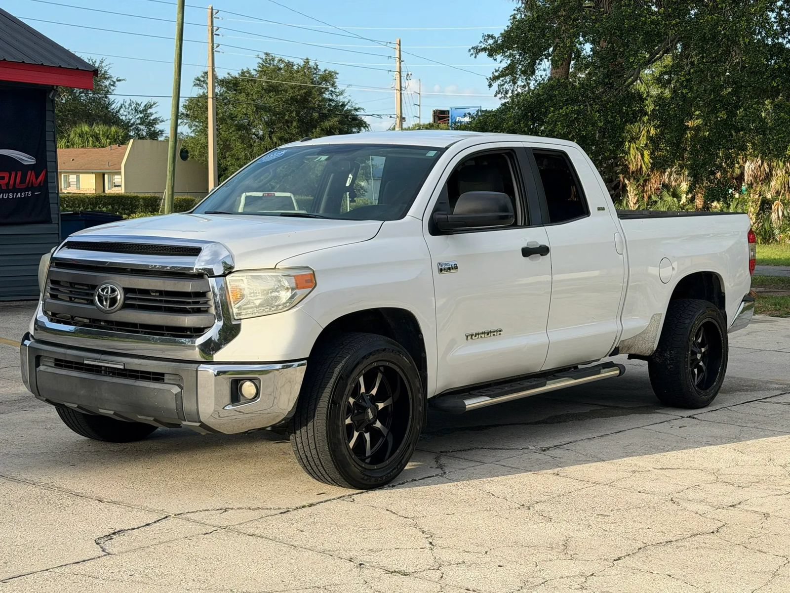 Used 2014 Toyota Tundra SR5 w/ SR5 Upgrade Package RWD image 2