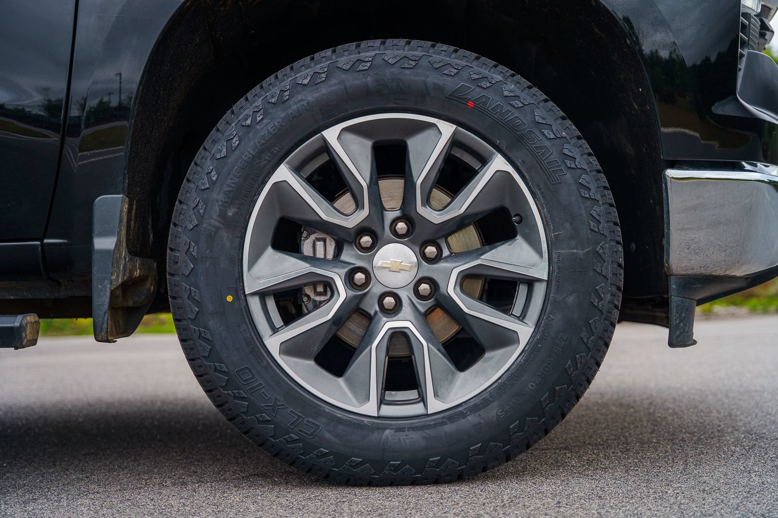 Used 2023 Chevrolet Silverado 1500 LT AWD/4WD image 10