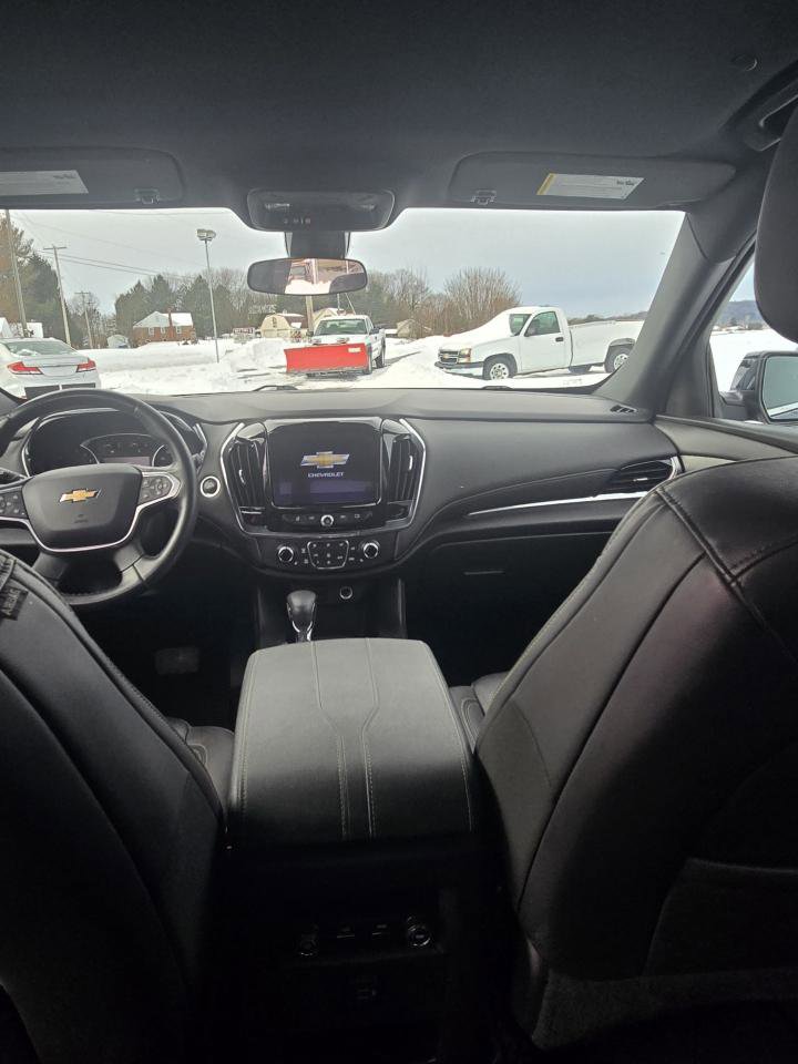 Used 2023 Chevrolet Traverse LT image 5